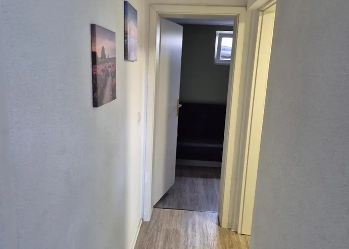 Apartment Ahnatal アパート *