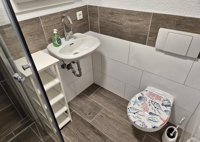 Apartment Ahnatal アパート *